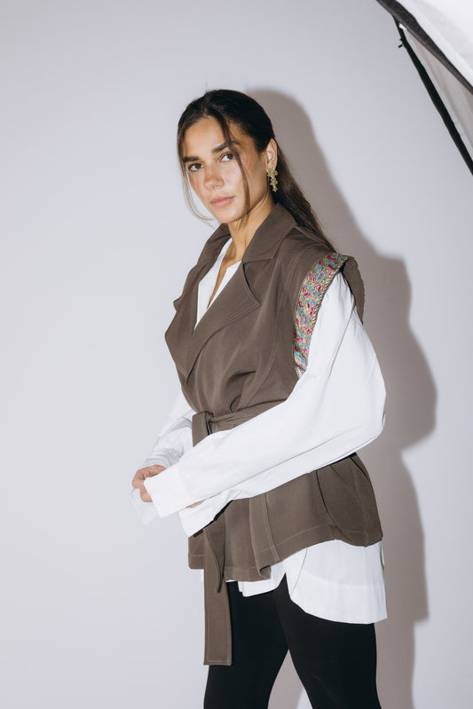 Top Notch Vest in Brown