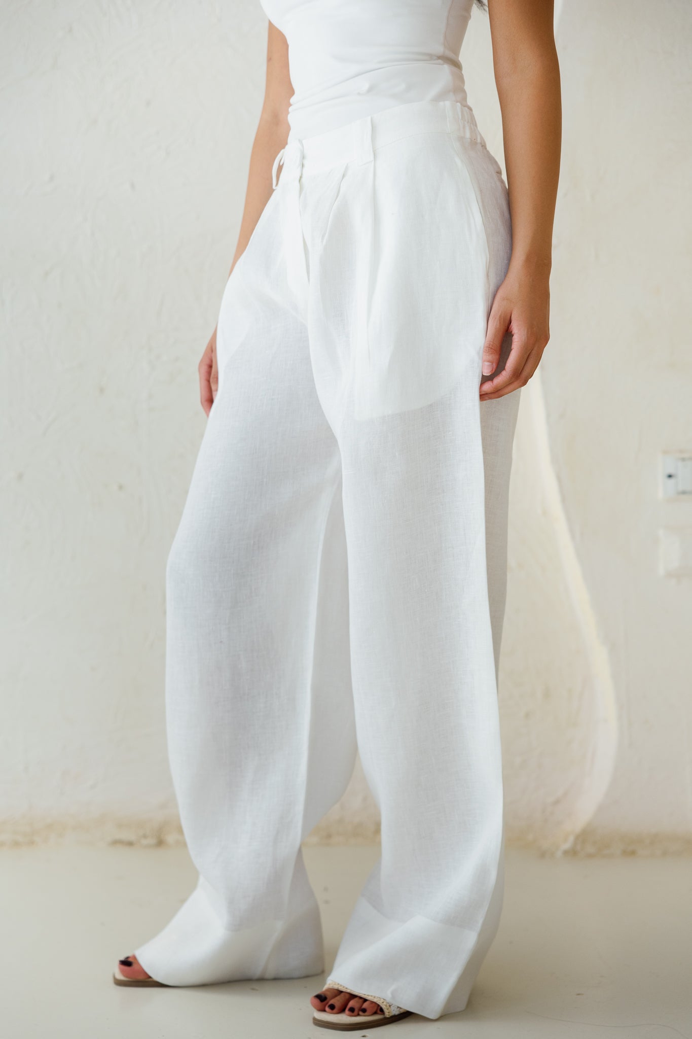 The Pleated Breeze Linen Pants - White