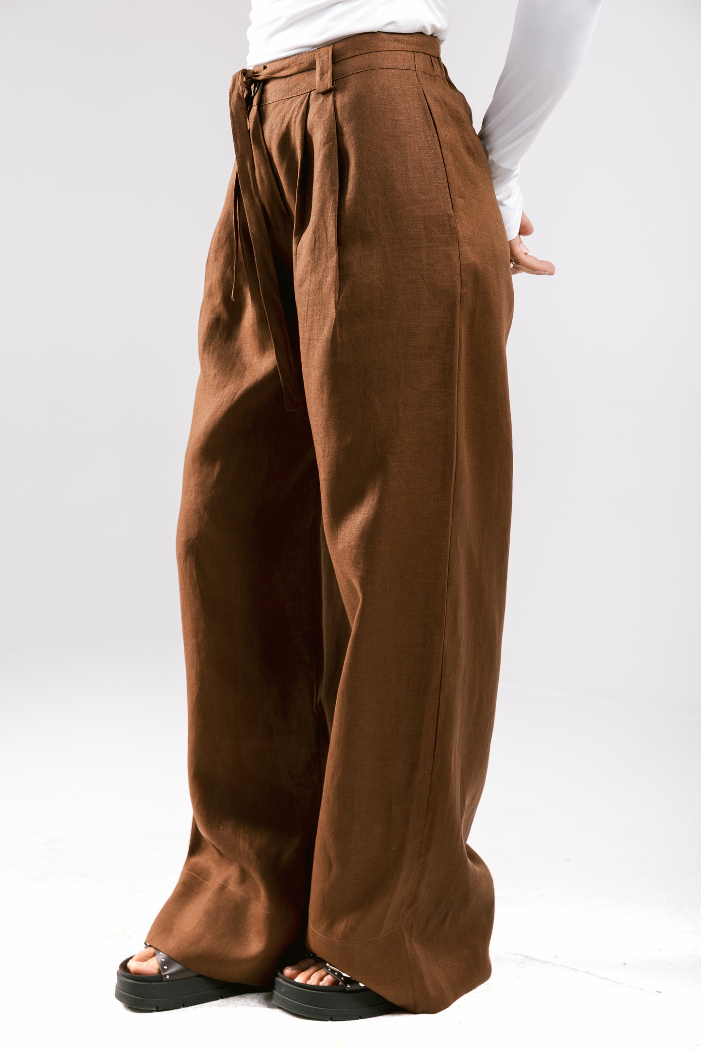 The Pleated Breeze Linen Pants - Brown