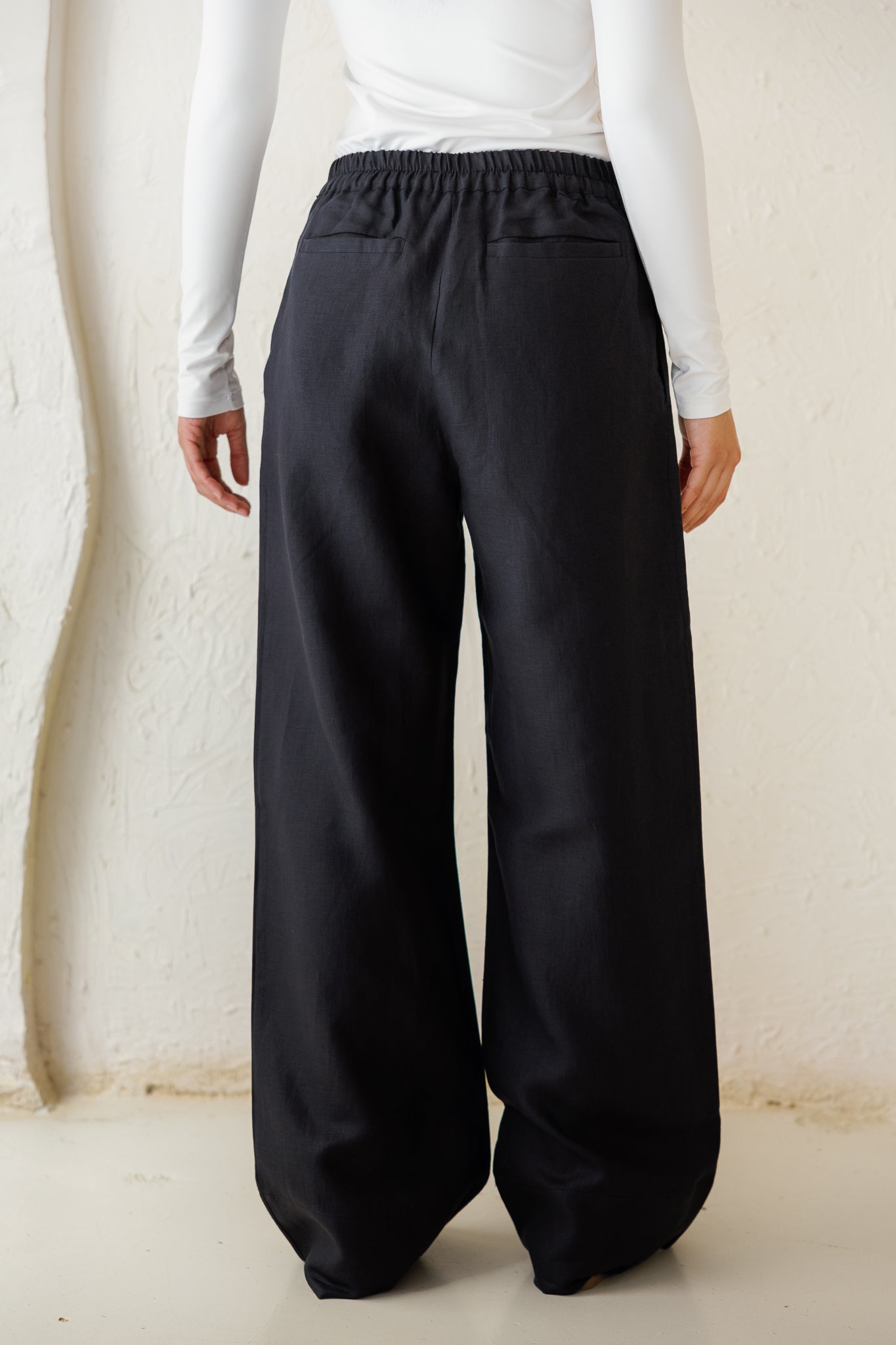 The Pleated Breeze Linen Pants - Black