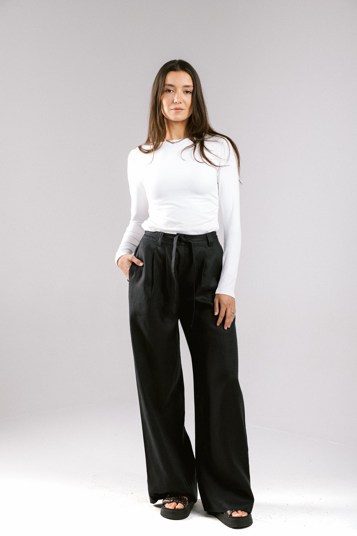The Pleated Breeze Linen Pants - Black