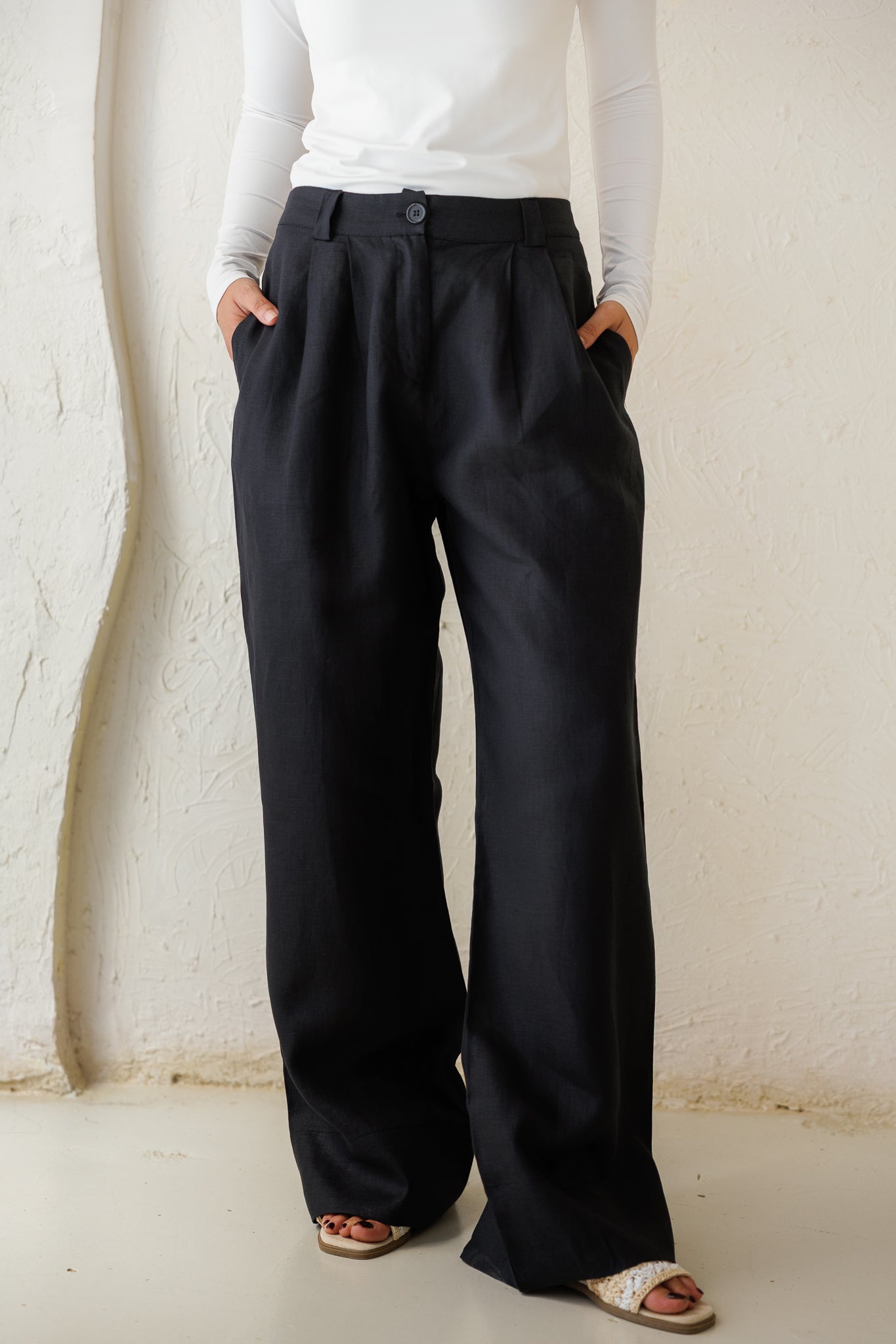 The Pleated Breeze Linen Pants - Black