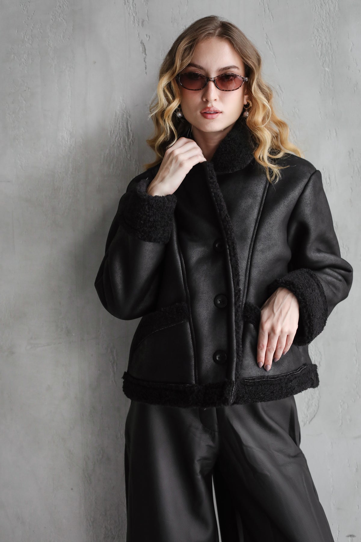 Feeling Cozy Shearling Jacket - Black