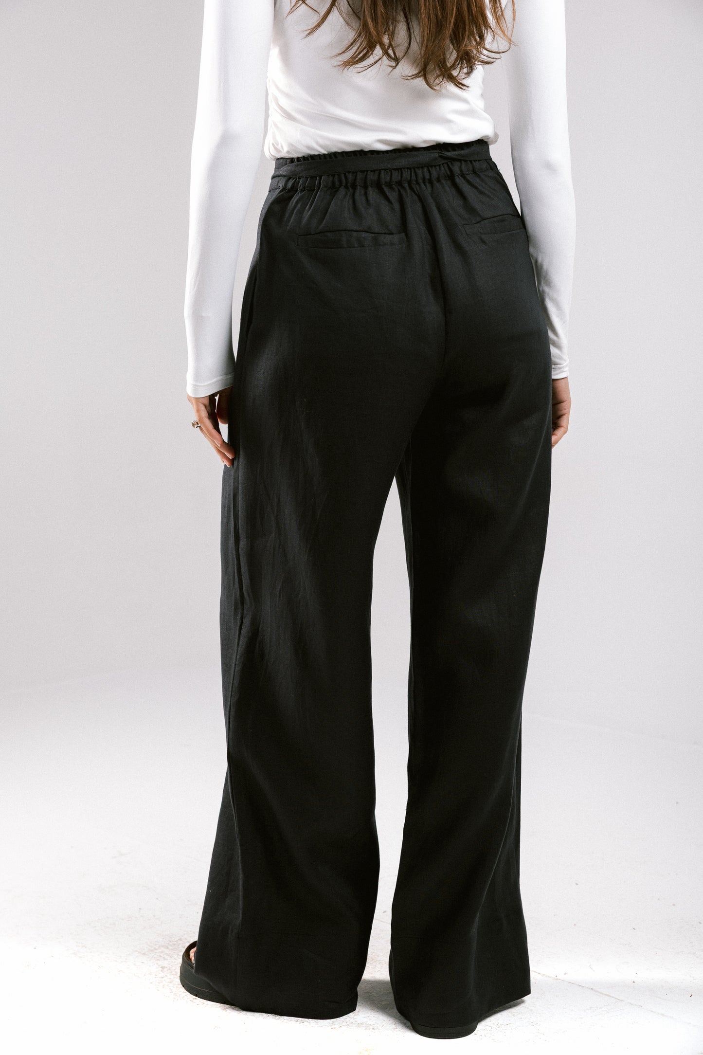 The Pleated Breeze Linen Pants - Black