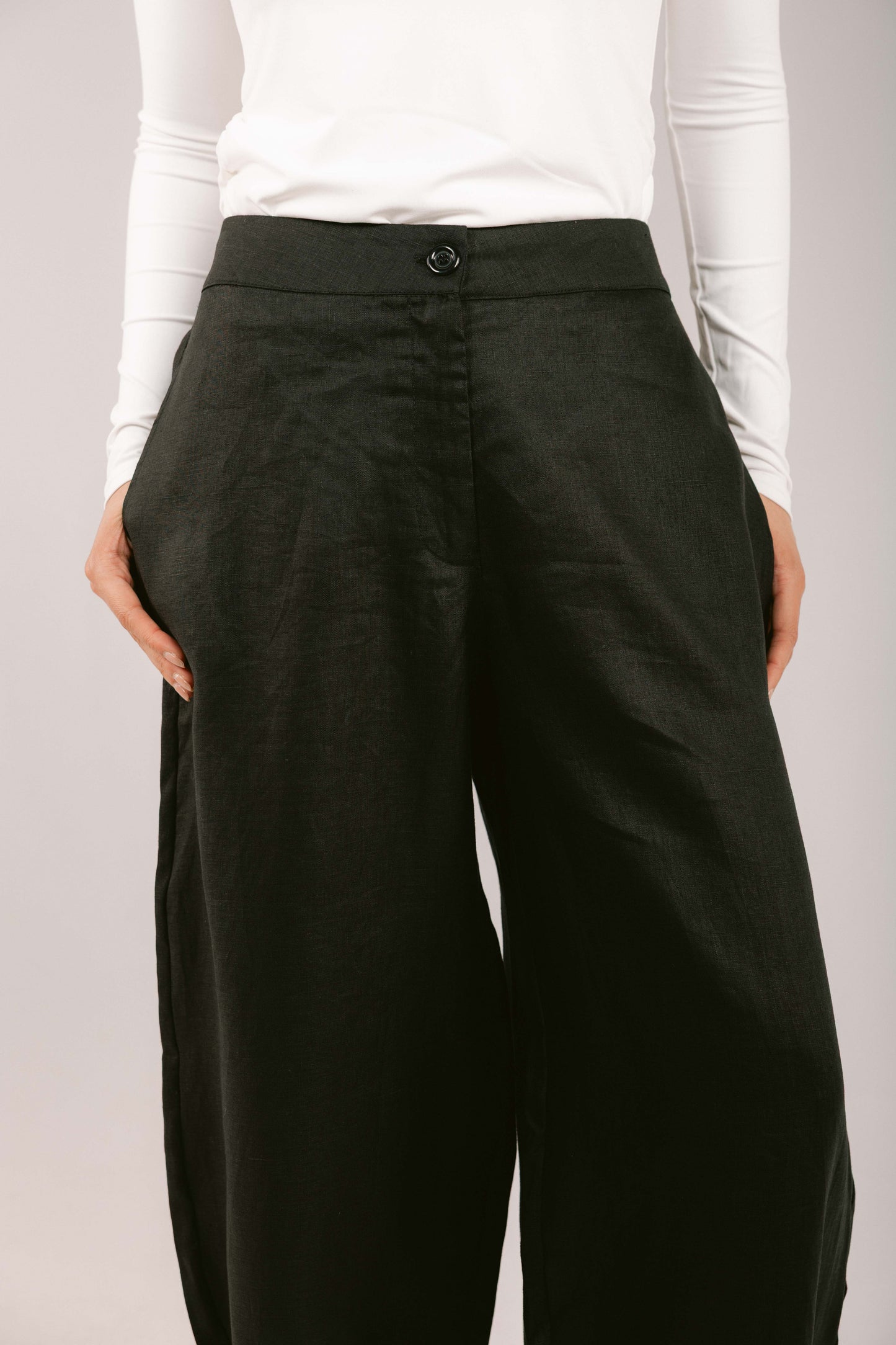 Essential Balloon Linen Pants - Black