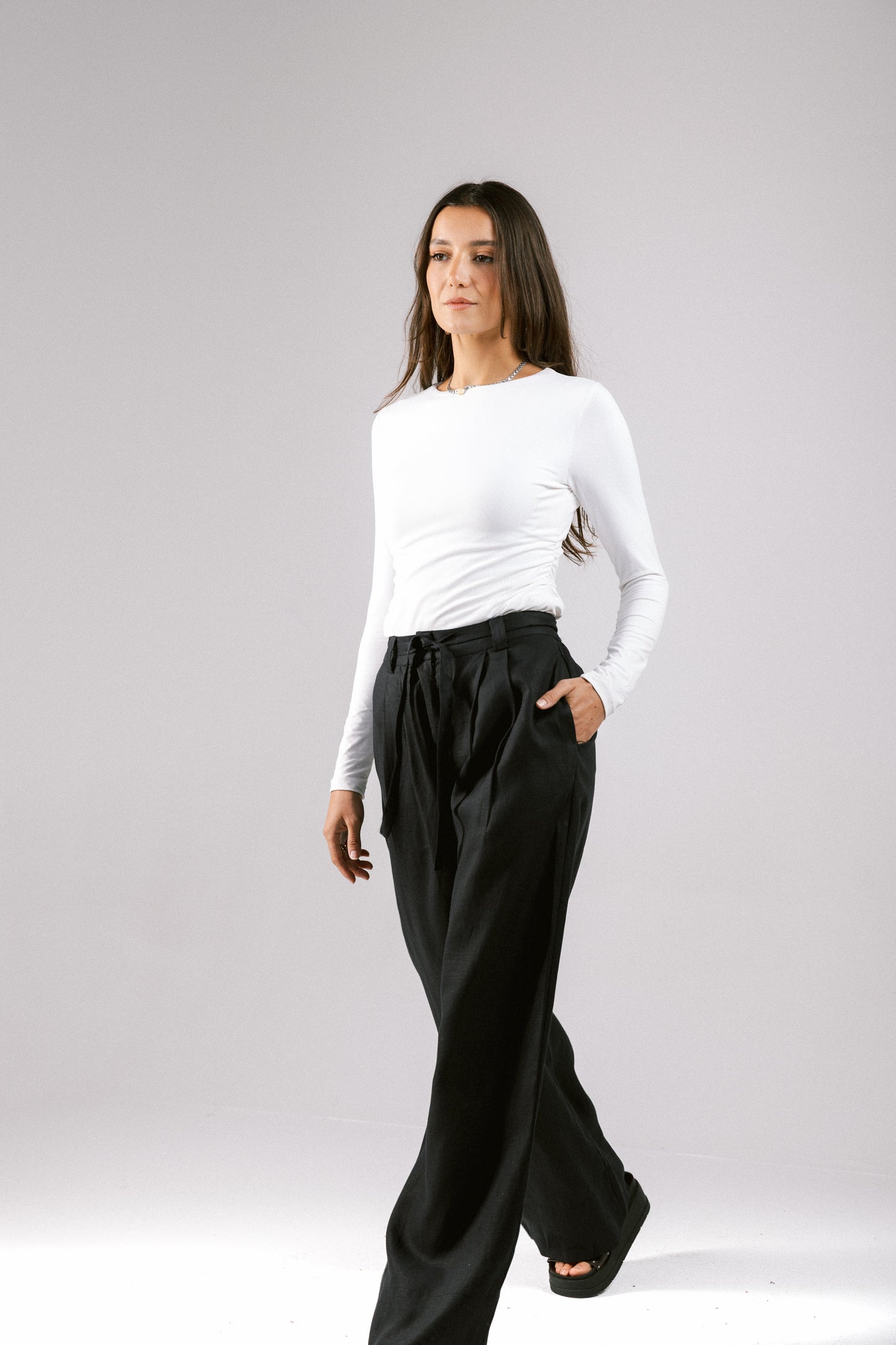 The Pleated Breeze Linen Pants - Black