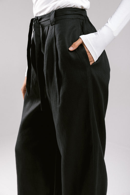 The Pleated Breeze Linen Pants - Black